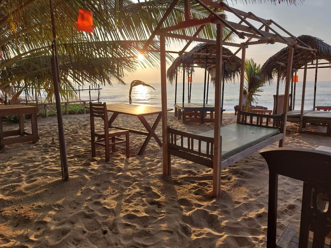Blue Horizon Beach Hotel タンガラ エクステリア 写真
